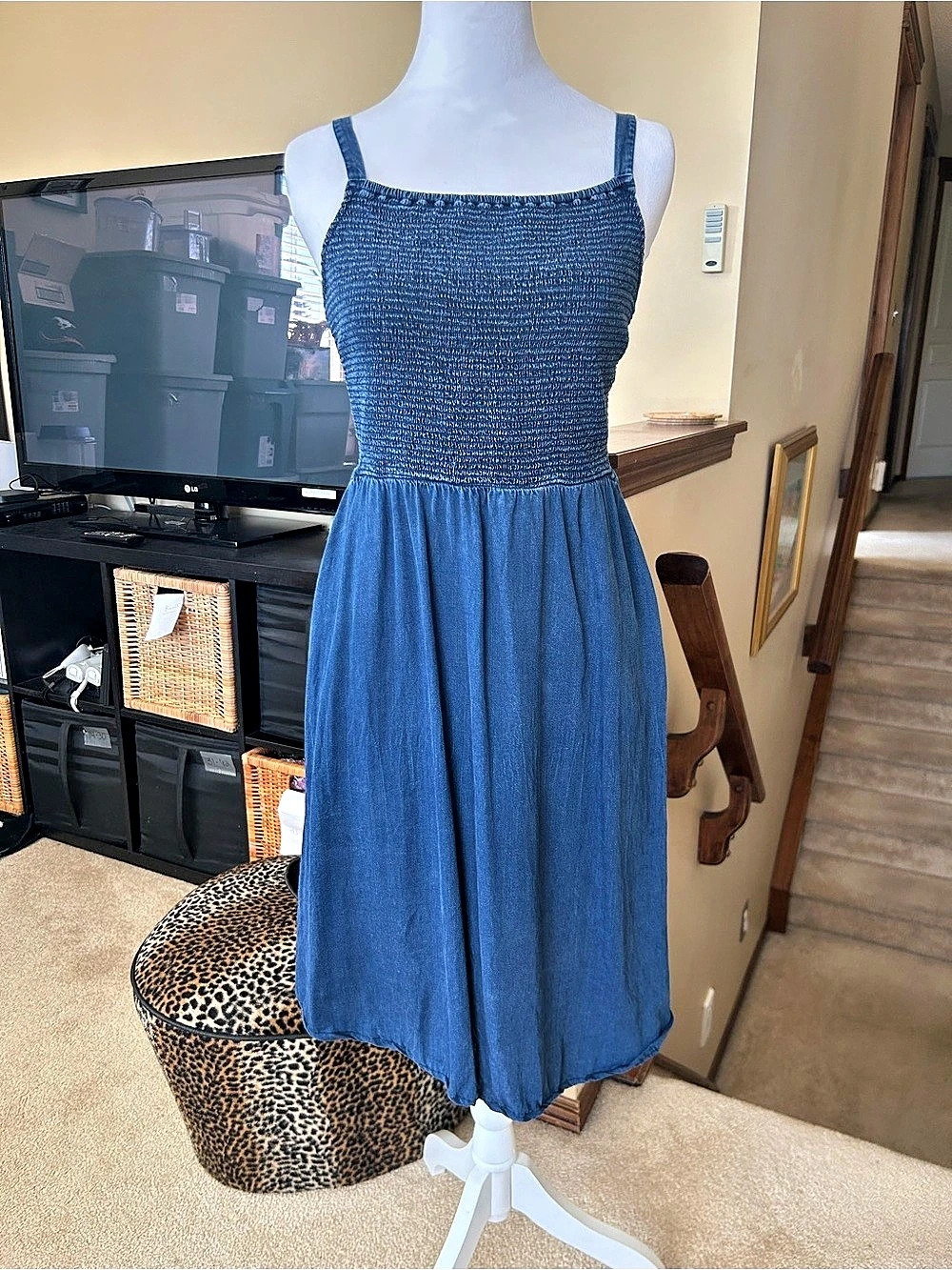 Old Navy Smocked spaghetti strapMidi Dress in Blue denim Size Small with pockets